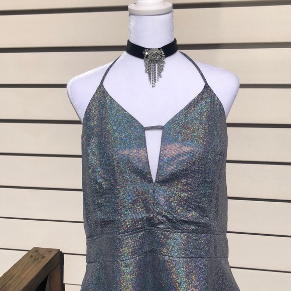 Express Halter in Silver - Picture 3 of 17